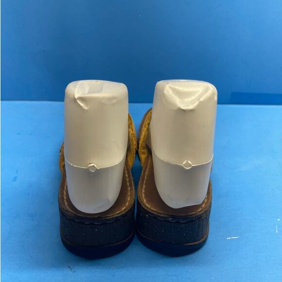 Clarks Sandals Womens 6 M Thong Yellow Leather Slip On Wedge Cork Toe Post - Picture 3 of 12